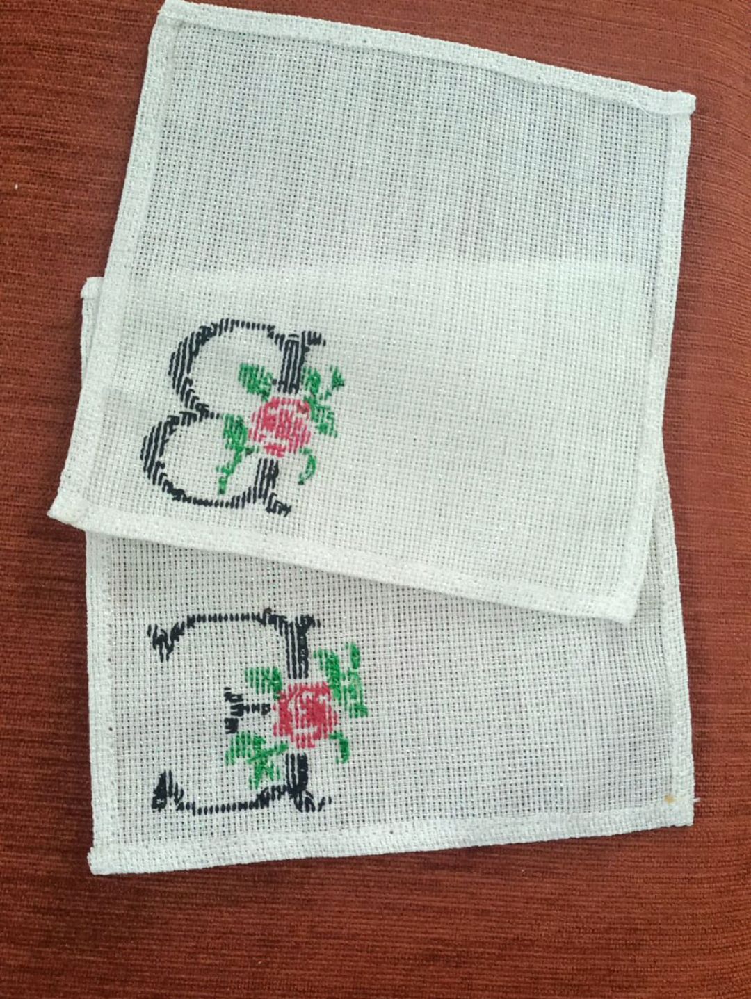 kisiye-ozel-harfli-kumas-pecete-beyaz