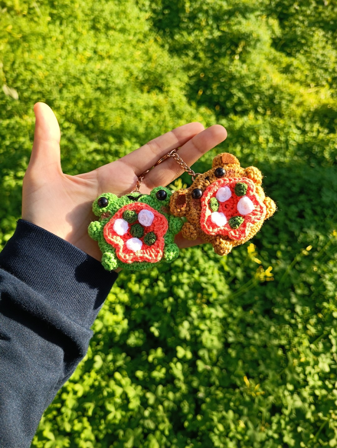 amigurumi-pizza-ayi-ve-kurbaga-anahtarlik-yesil