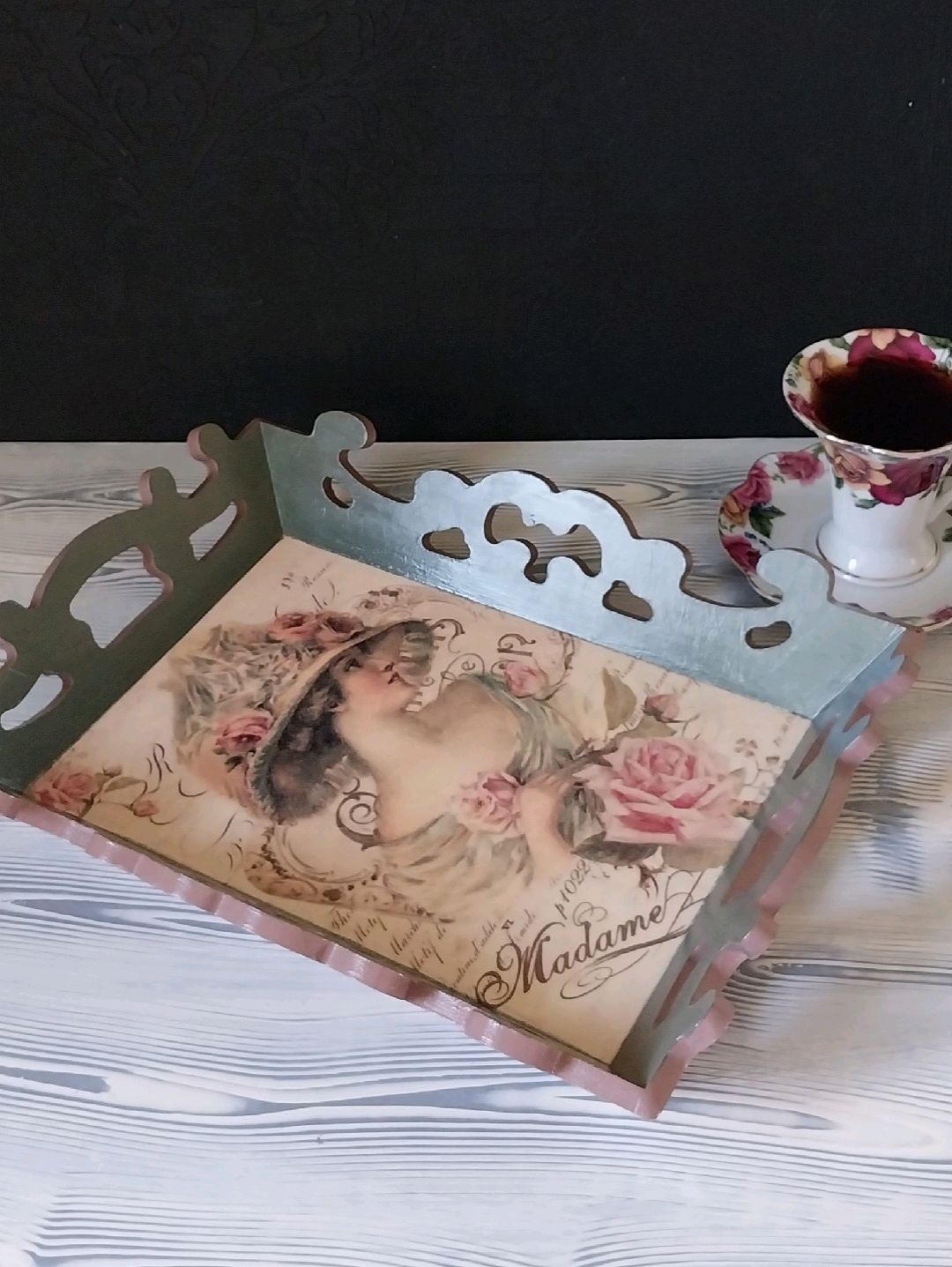 el-yapimi-vintage-tepsi-dekoratif-tablo-madame-cok-renkli