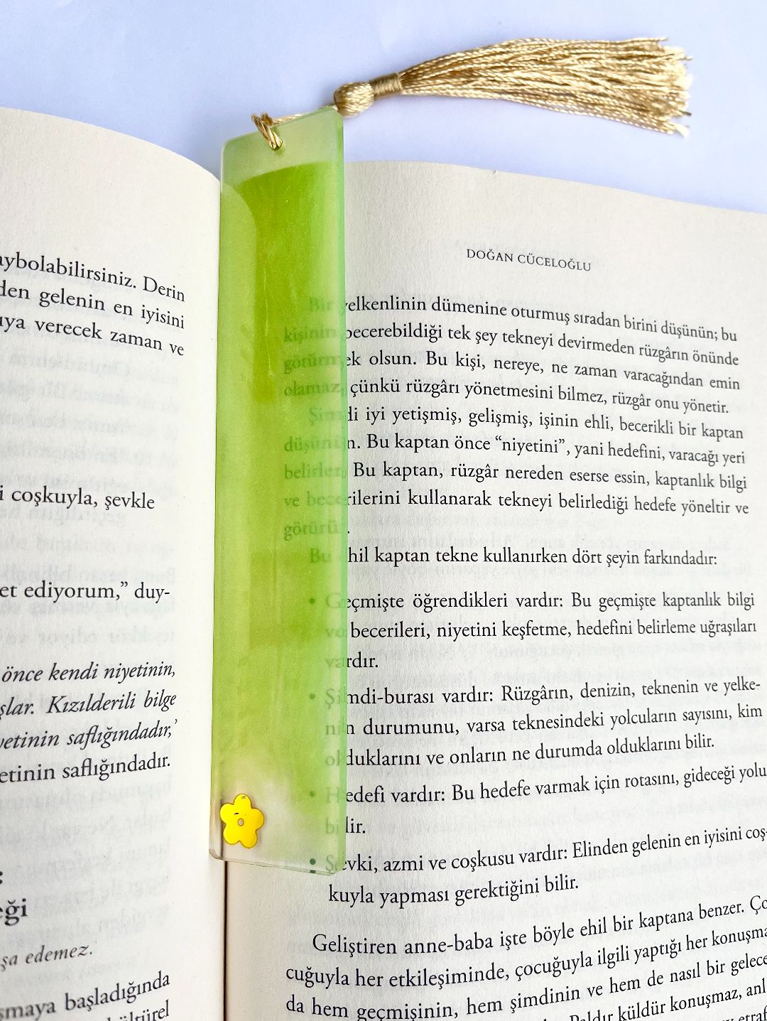 gold-cicekli-yesil-kitap-ayraci