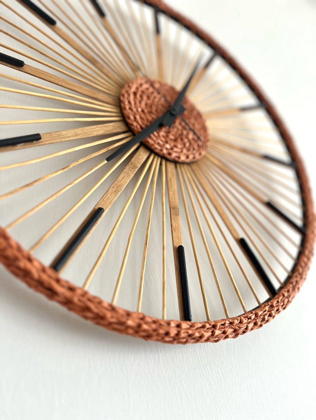 40-cm-el-yapimi-bambu-rattan-dekoratif-duvar-saati-turuncu