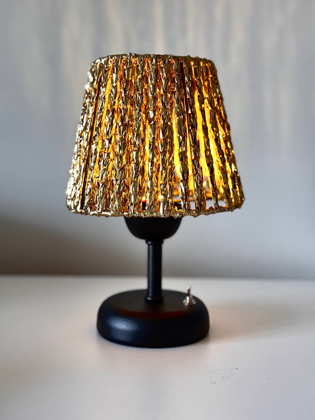 el-yapimi-gold-led-kablosuz-pilli-abajur-masa-lambasi-siyah