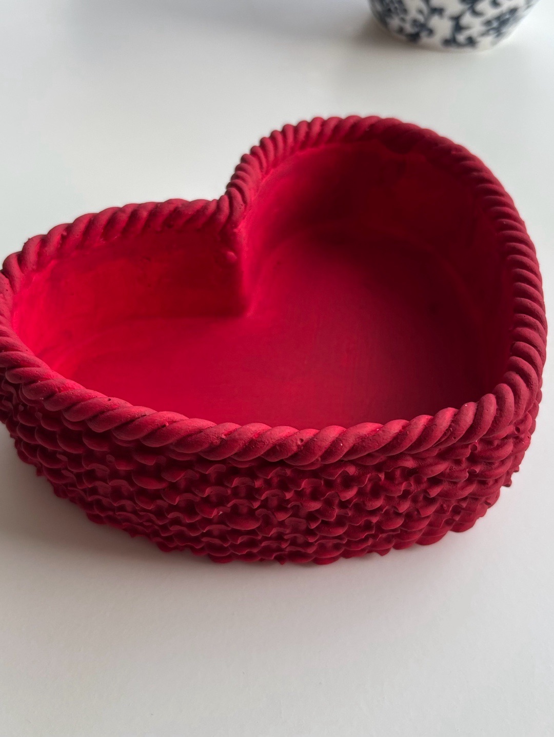 love-heart-beton-saksi-kirmizi