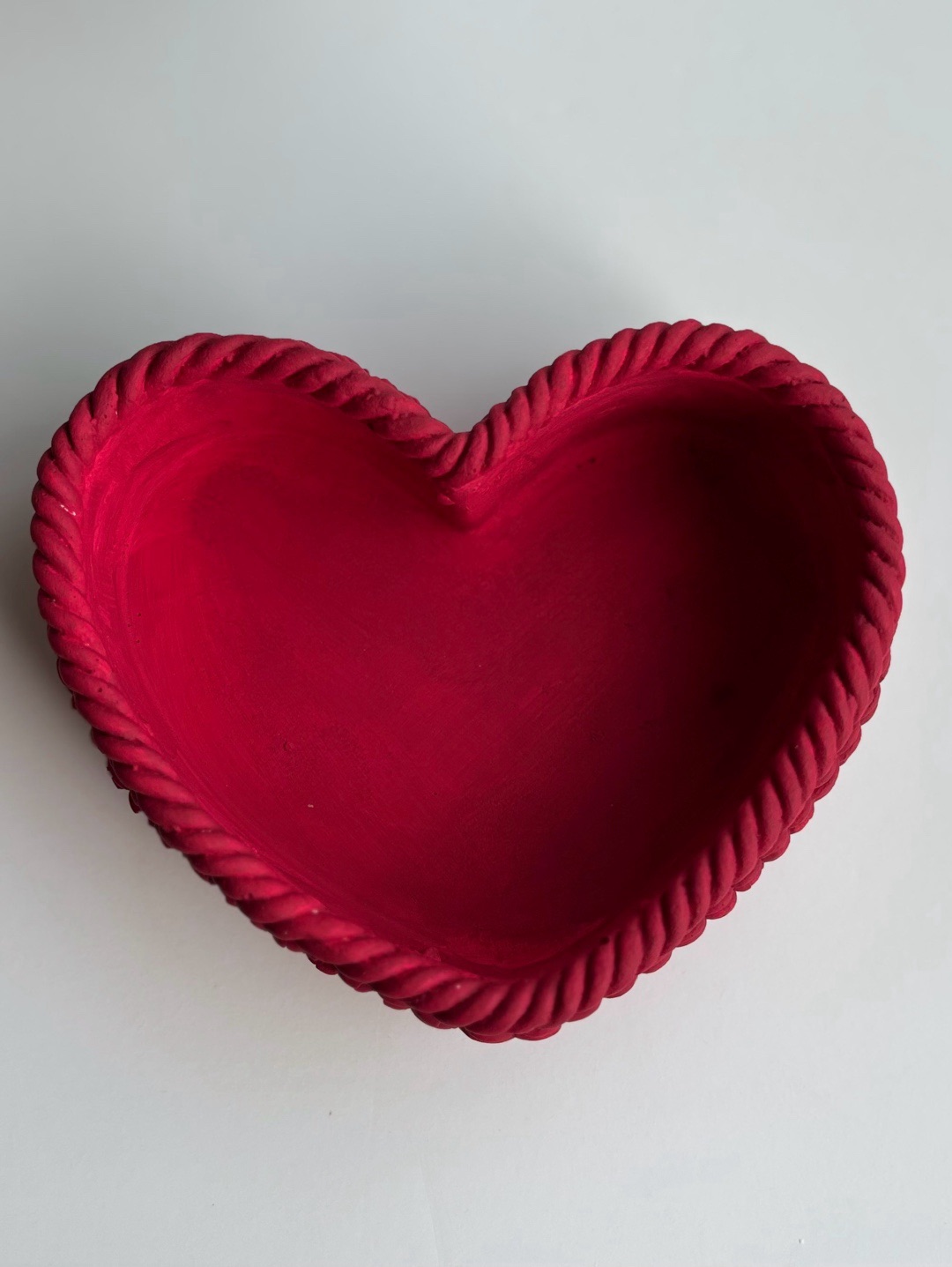 love-heart-beton-saksi-kirmizi