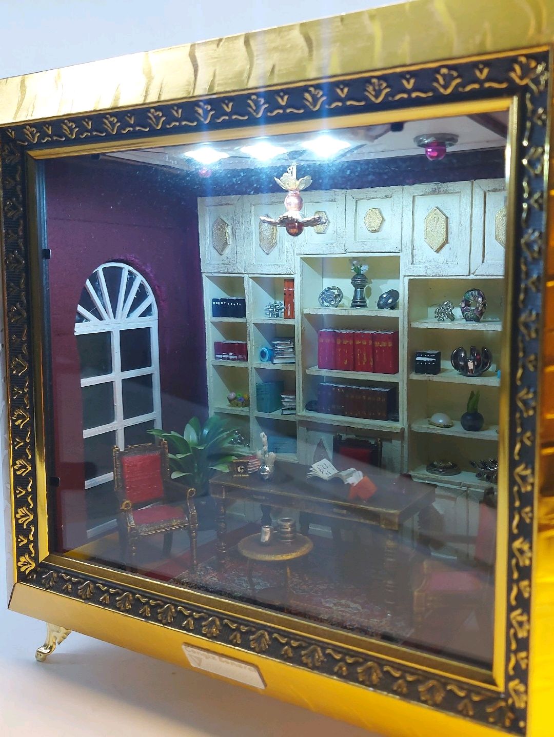 kirmizi-oda-diorama-cok-renkli