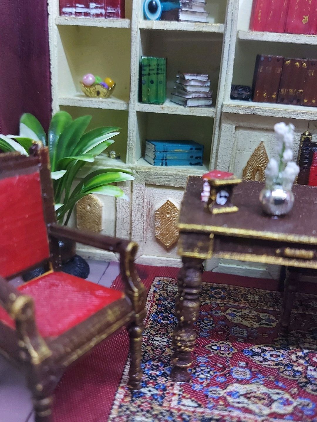 kirmizi-oda-diorama-cok-renkli