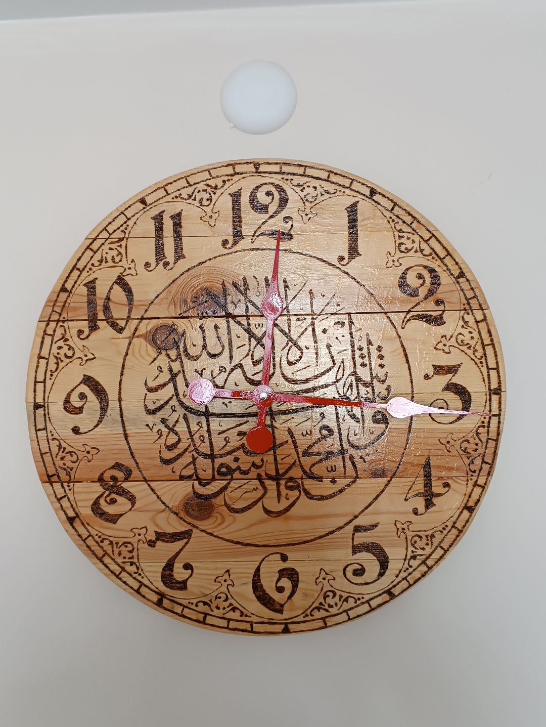 ahsap-duvar-saati-cok-renkli