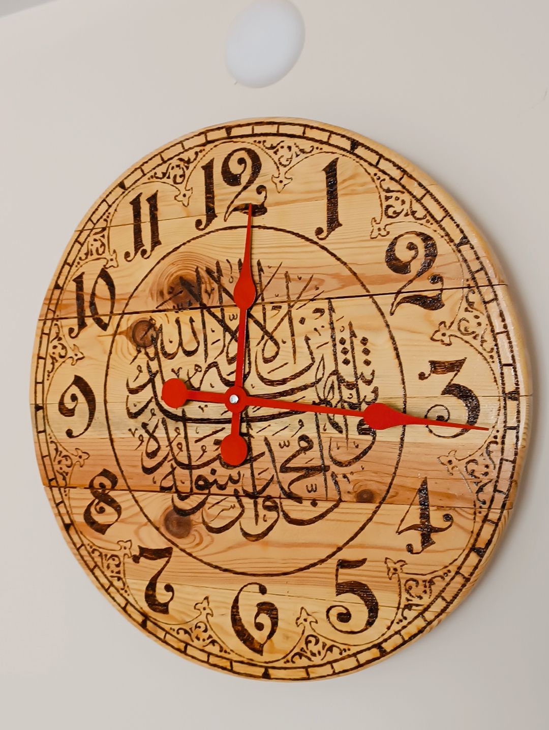 ahsap-duvar-saati-cok-renkli