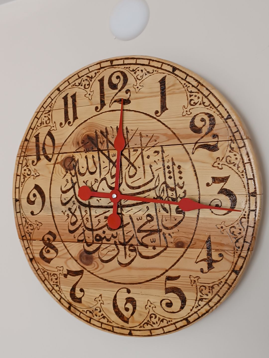 ahsap-duvar-saati-cok-renkli