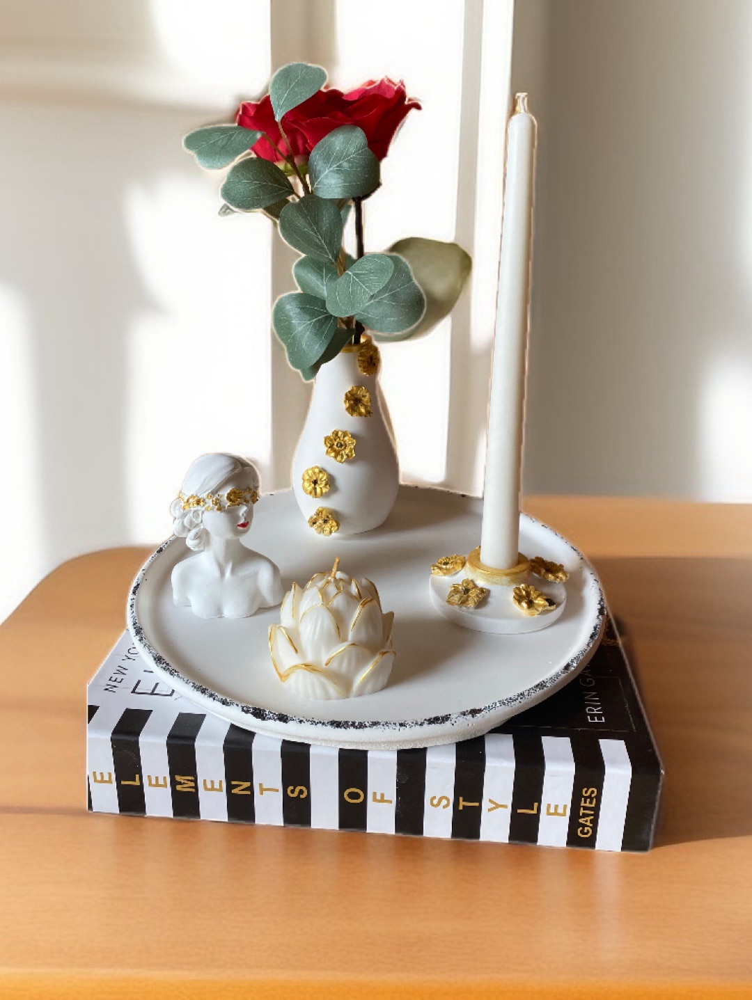 moon-obje-cicek-dekorlu-gold-detayli-lotus-mumlu-set-beyaz