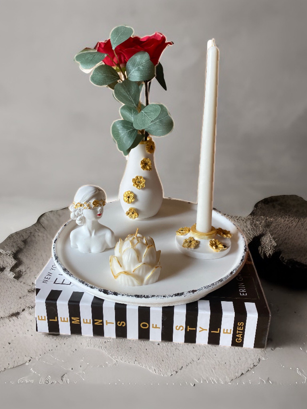 moon-obje-cicek-dekorlu-gold-detayli-lotus-mumlu-set-beyaz