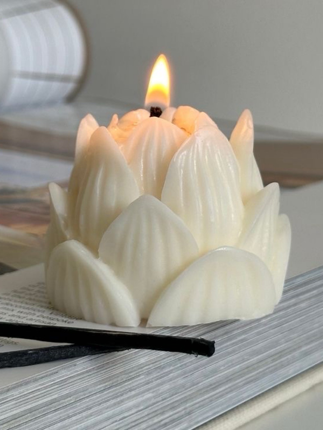 moon-obje-kokulu-lotus-mum-beyaz