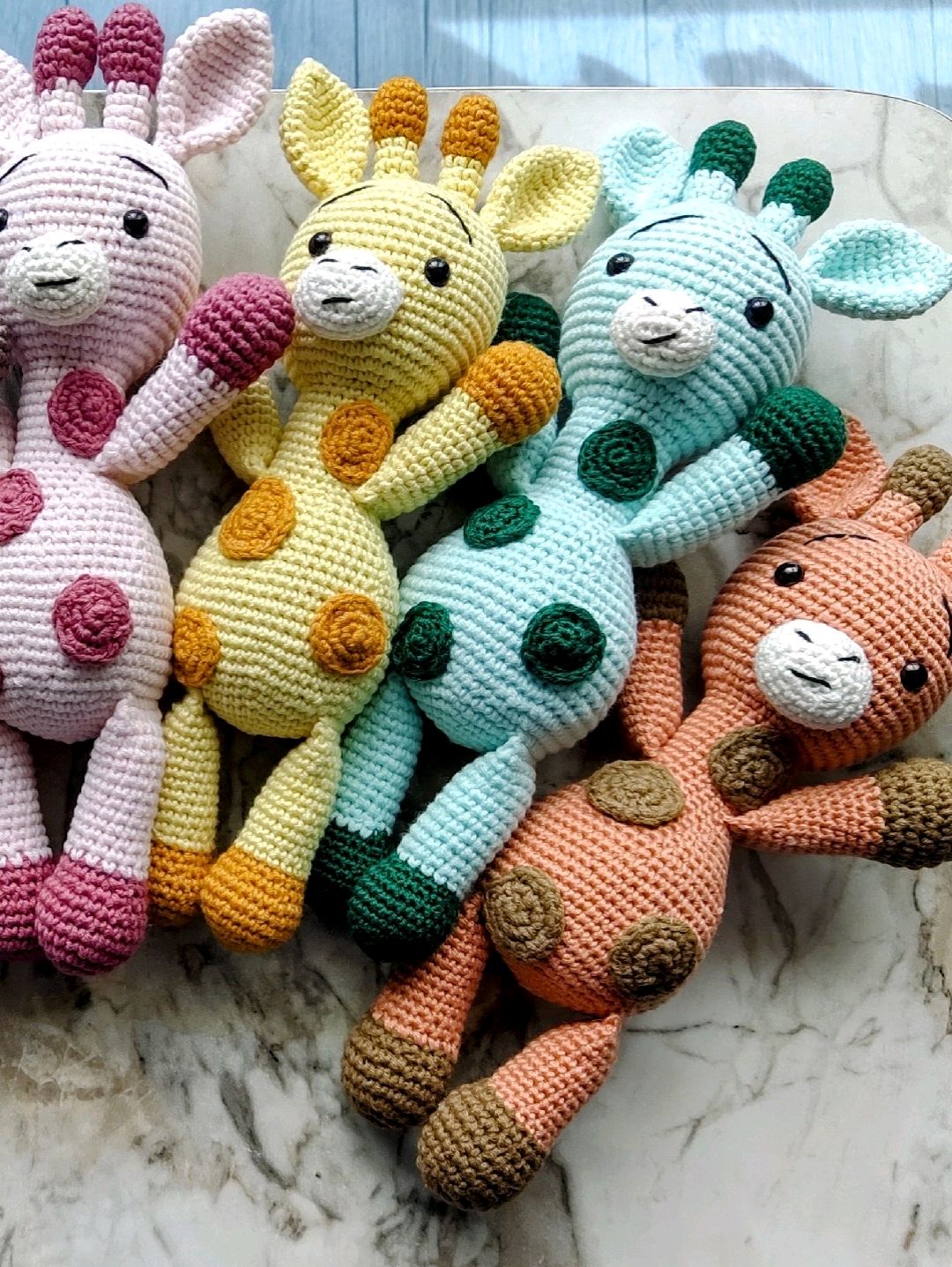 amigurami-renkli-zurafa-acik-yesil