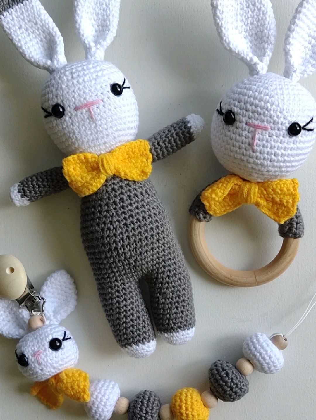 amigurumi-uclu-tavsan-seti-beyaz